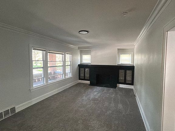 5th image of 833 E 156th St Unit B