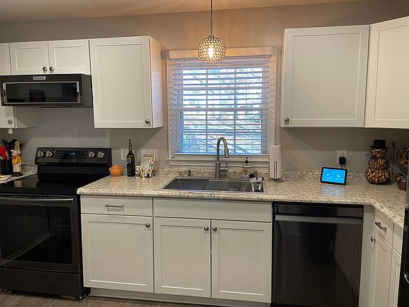3rd image of 3317 Regents Park Ln Unit E