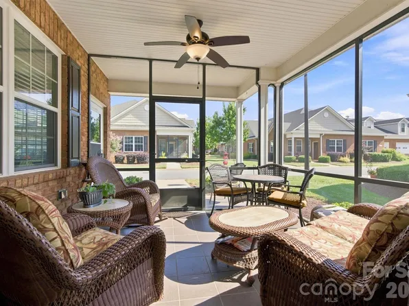 8310 Glacier Dr, Denver, NC 28037