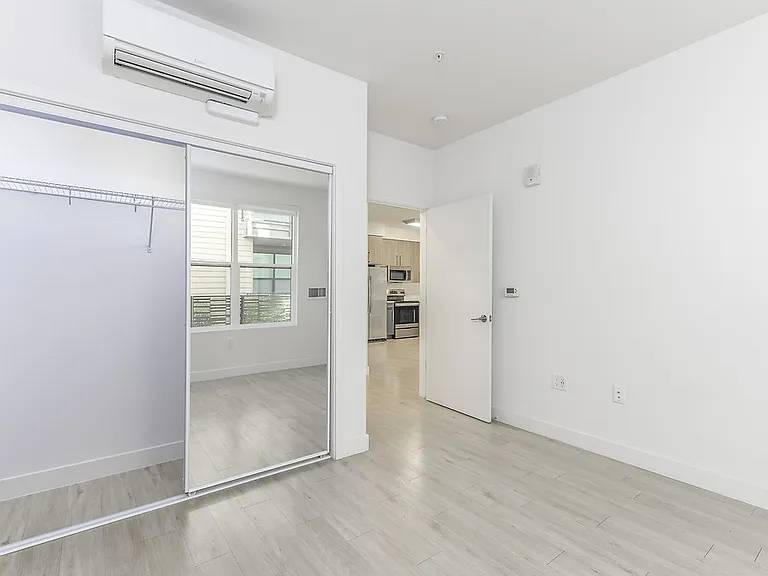 777 Hamilton — Photo 17