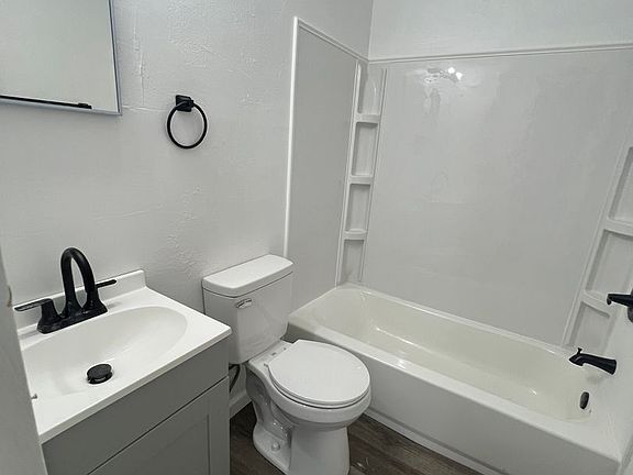 5th image of 815 Crescent Dr APT 6