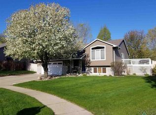 1905 S Gordon Dr, Sioux Falls, SD 57110