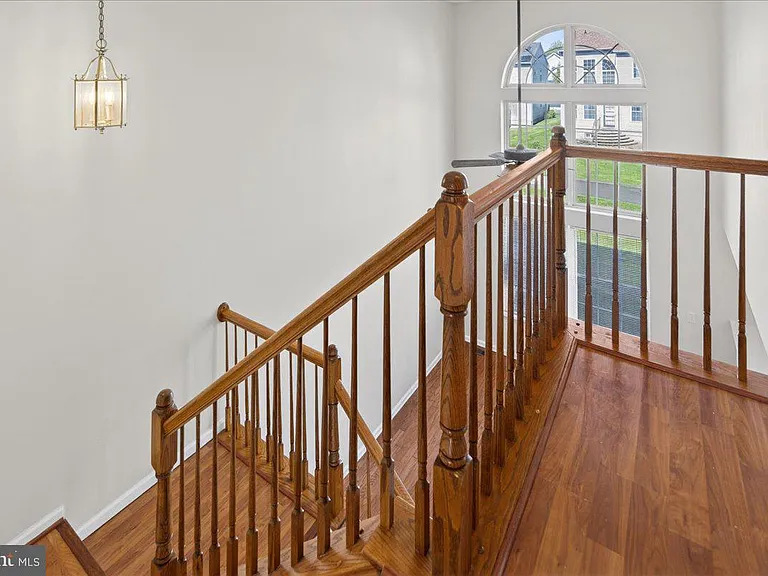 313 Fountayne Ln — Photo 18