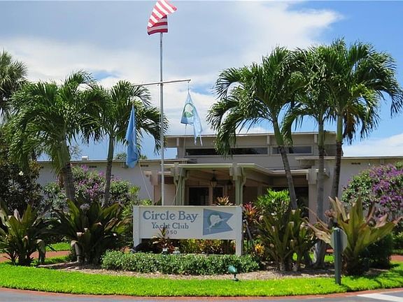 Circle Bay Yacht Club entryway.