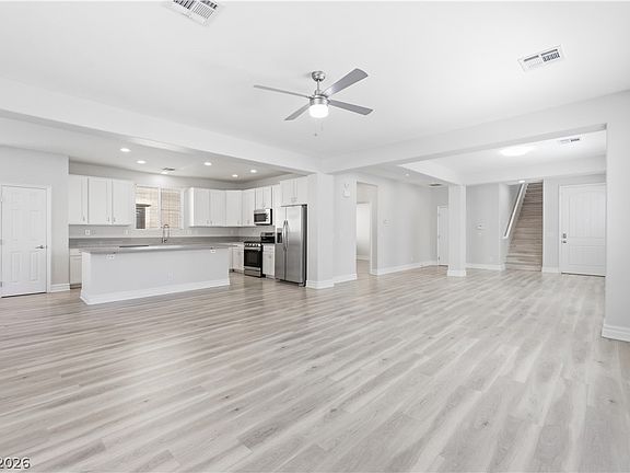 5th image of 174 Castle Course Ave