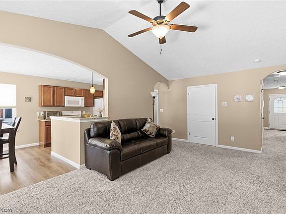 5th image of 7432 Presley Ave