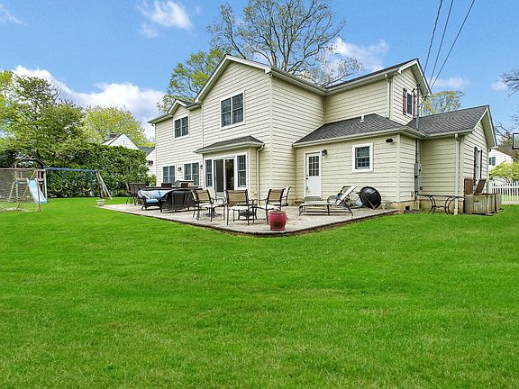 3rd image of 55 Thornwood Ln