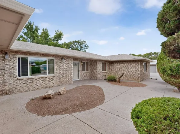 1502 La Vega Dr SW, Albuquerque, NM 87105
