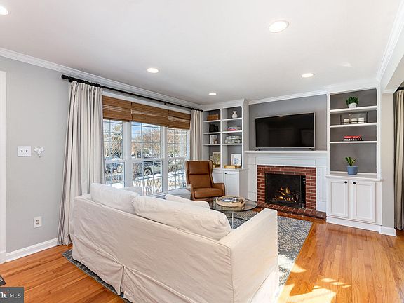 3rd image of 2316 N Early St