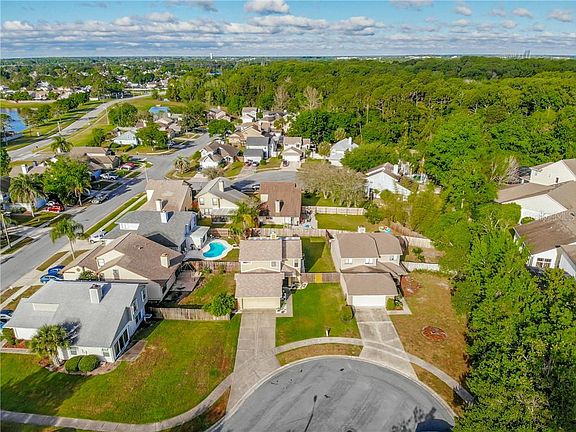 5th image of 304 Goldstone Pl