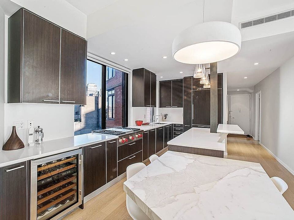 1st image of 155 W 70th St #Ph3d