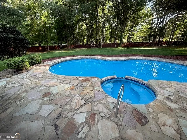 558 Kenwood Rd — Photo 32