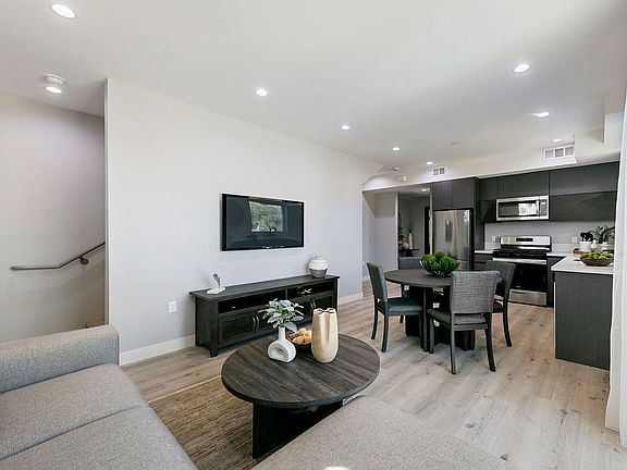 4th image of 13637 N Fellows Ave #25
