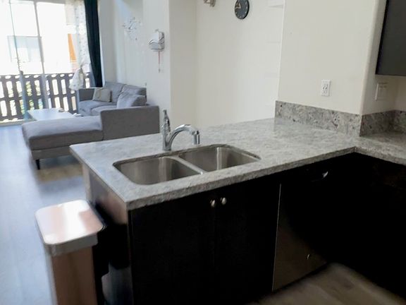 5th image of 127 Hudson Pl