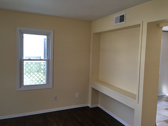 4th image of 2613 Essex Ave