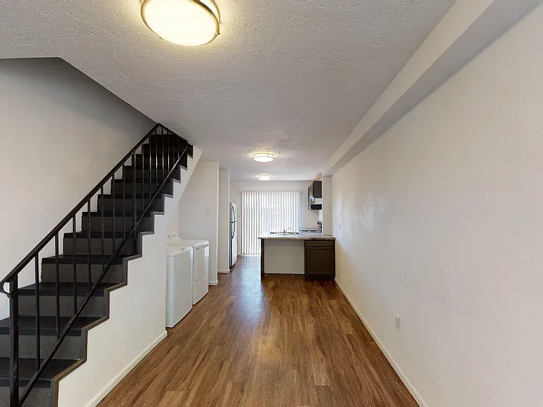 Updated 2 Bedroom Town Home Apt. in the Sawmill District — Photo 34