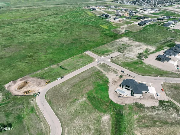 2703 Frisco Way, Bismarck, ND 58503