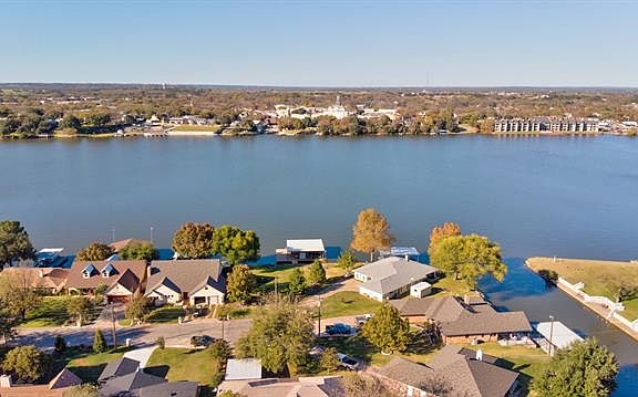 2nd image of 310 Bahama Court