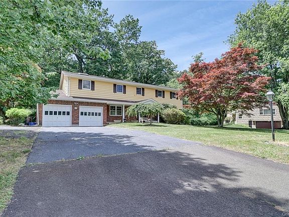 2nd image of 11 E Mayer Dr