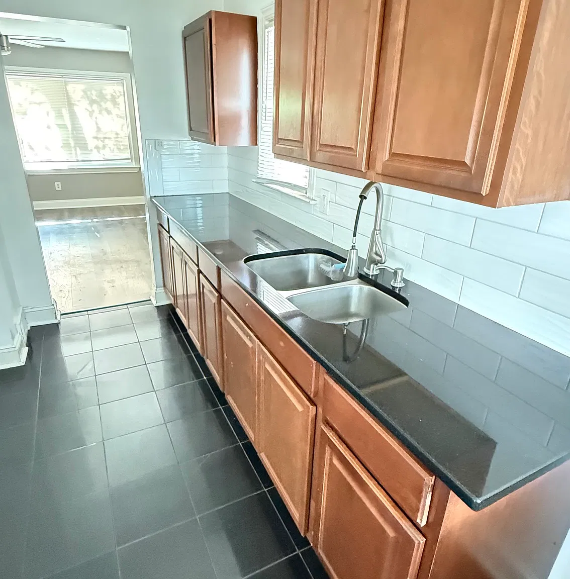 2 bed, 900 sqft, $1,200 — Photo 3
