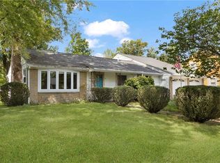 14 Plymouth Dr, Barrington, RI 02806
