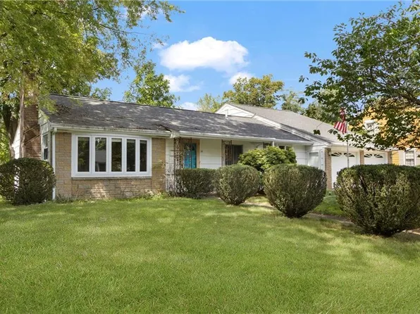 14 Plymouth Dr, Barrington, RI 02806