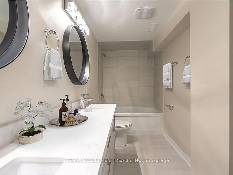 749 Upper Ottawa St #2 — Photo 5