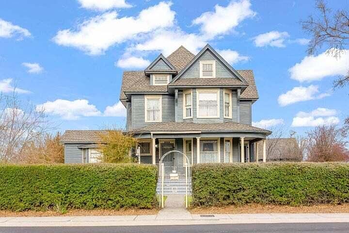 1st image of 305 W 1st St