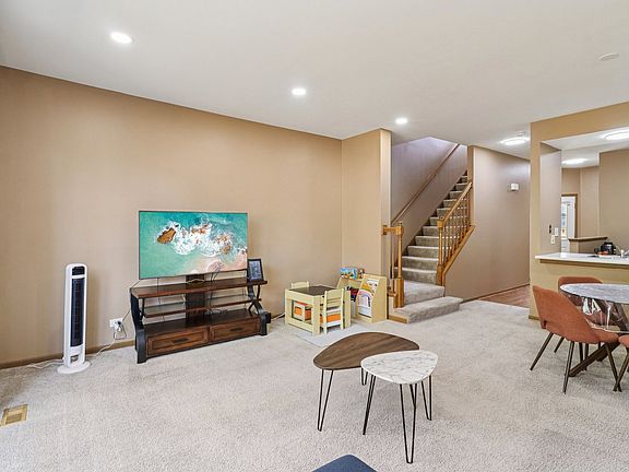 3rd image of 368 Glen Byrn Ct