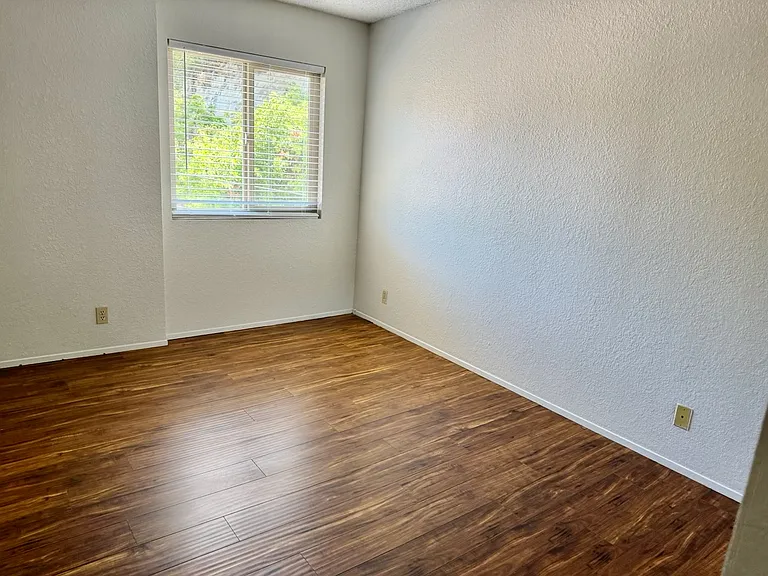 3549 Reynard Way #11 — Photo 10