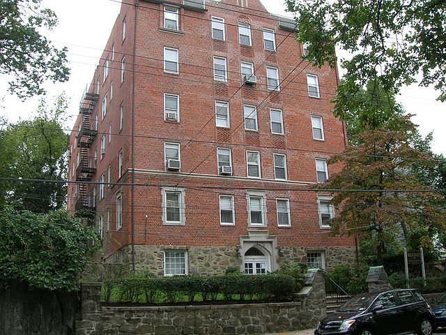 1st image of 40 E Birch St APT 3B