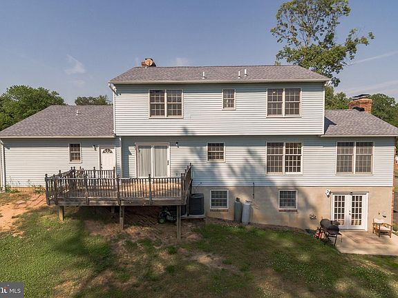 4th image of 28695 Hill St