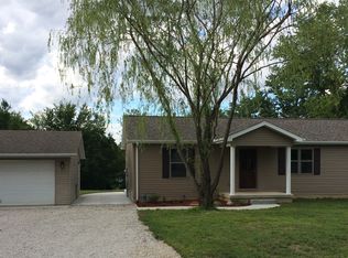 3936 E Skyline Dr, Decatur, IL 62521