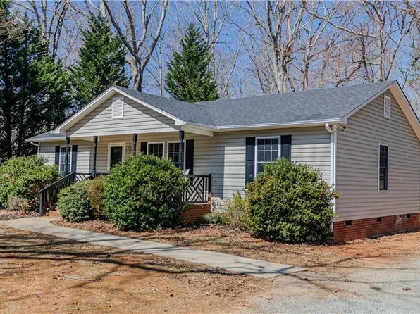 5717 Wagon Farm Rd, Efland, NC 27243