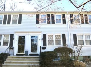 425 Sylvan Knoll Rd, Stamford, CT 06902
