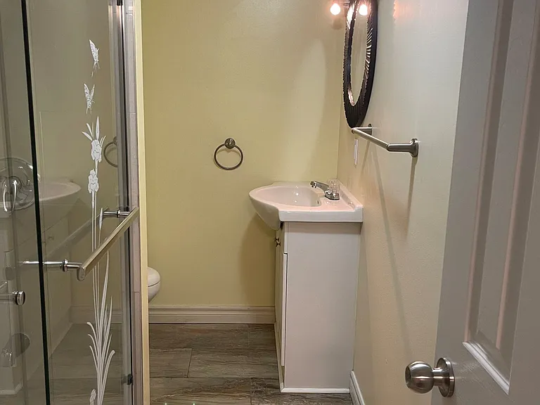287 Palmerston Ave #LOWER — Photo 13