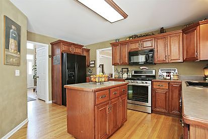 2nd image of 119 N Woodlet Ln