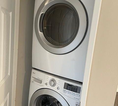 2nd image of 910 Michael Dr APT 3