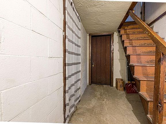 2nd image of 555 Eastmoor Blvd #1