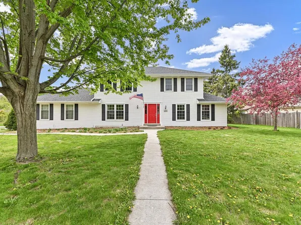 4395 S Delphine DRIVE, New Berlin, WI 53151