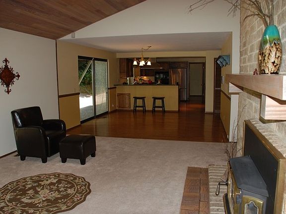 5th image of 25312 SE Mirrormont Way