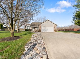 8260 Henderson Ridge Dr, Mooresville, IN 46158