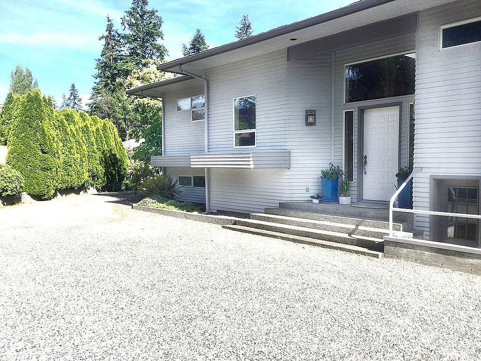 Front Entry from driveway
