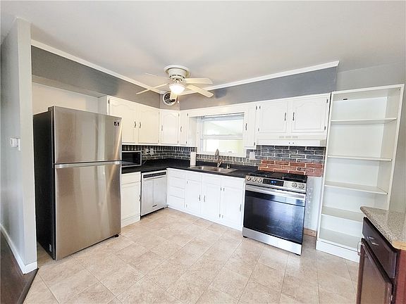 5th image of 901 Columbus Dr