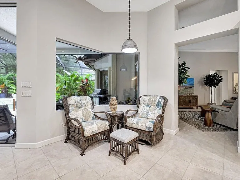 7602 Greenbrier Cir — Photo 15