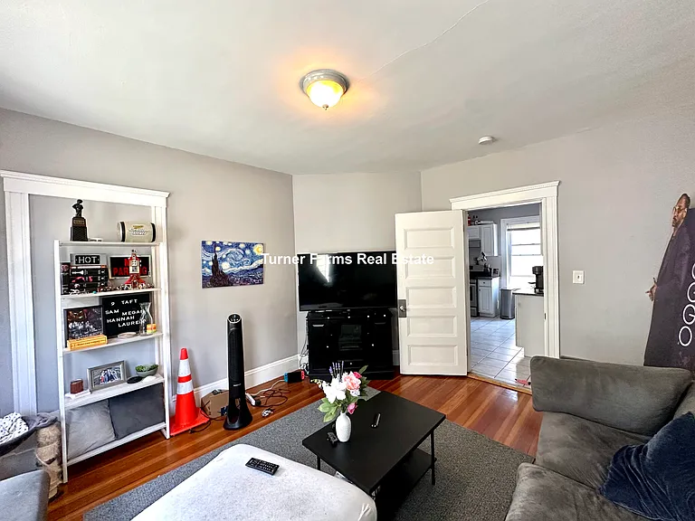 9 Taft St #3B — Photo 5