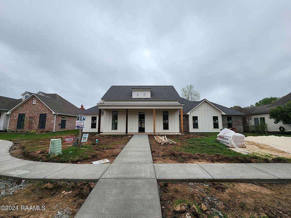 1st image of 104 Yorkshire Cir