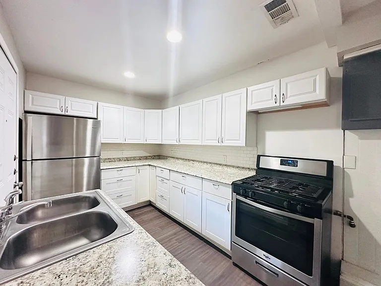10806 Lazy Oaks Dr — Photo 5