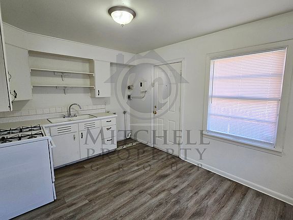 4th image of 1700 S Taylor St