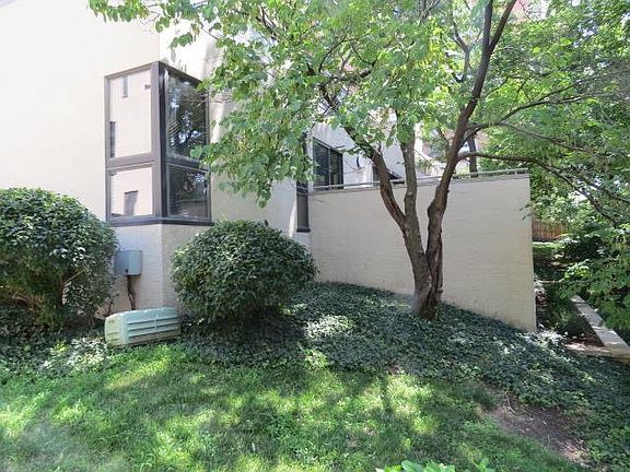 2nd image of 4565 Walnut St